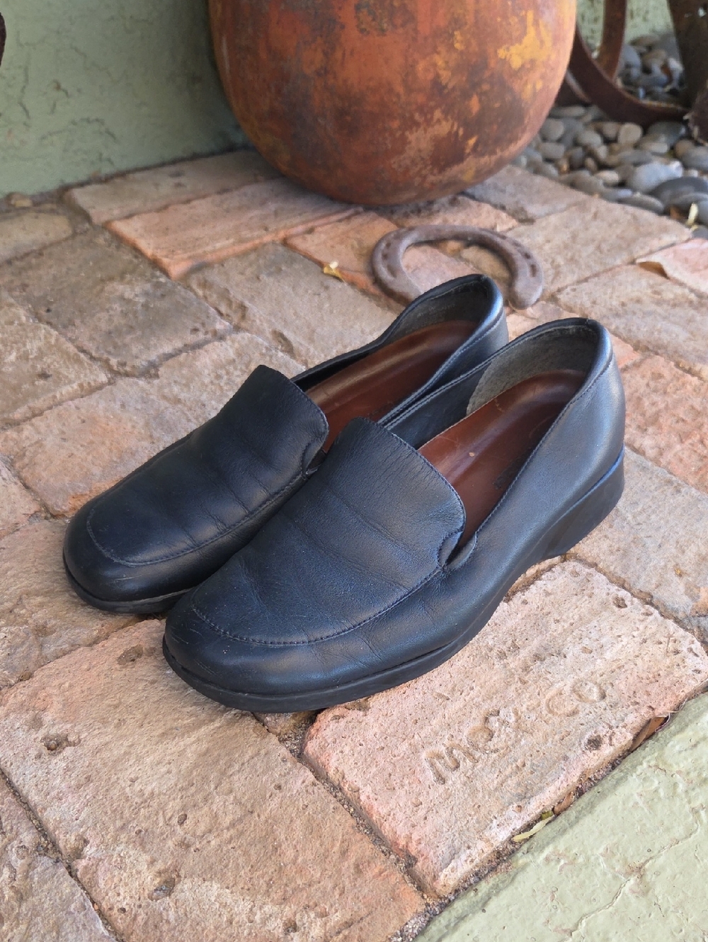 Women's Naturalizer Classic Navy Leather Slip-On Loafers Size 8.5W